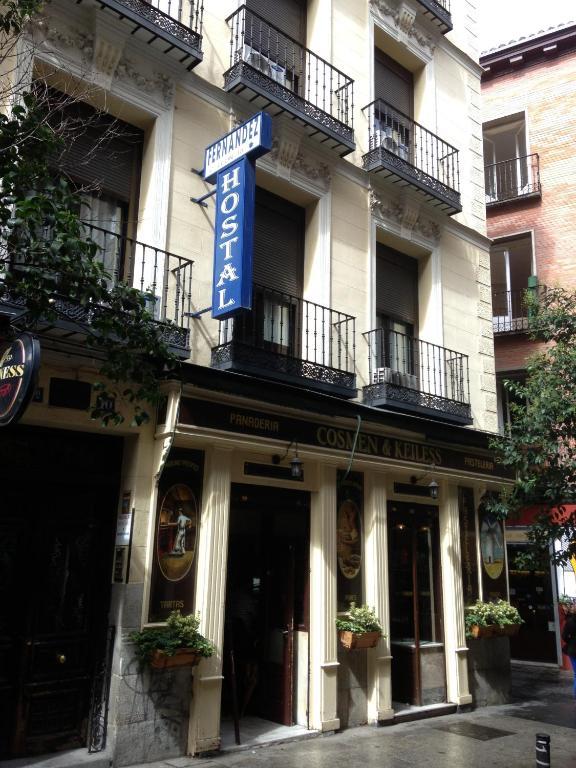 Hostal Fernandez Madrid Bagian luar foto